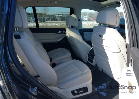 2021 BMW X7 xDrive40I z USA, uszkodzony, nr VIN 5UXCW2C06M9E73634